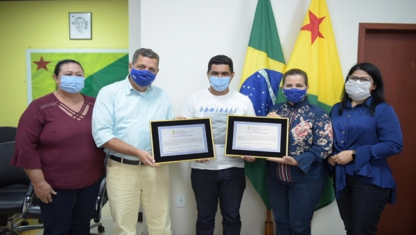 Mara Rocha é homenageada pela Câmara de Plácido de Castro com título de cidadã placidiana